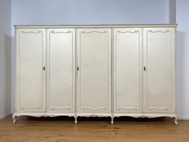 WMK I Raumaufhellender, großer weißer Chippendale Kleiderschrank aus vollem Holz I Schrank Schlafzimmerschrank Wäscheschrank Wardrobe Vintage 60er 70er Köln Heidelberg München Hamburg