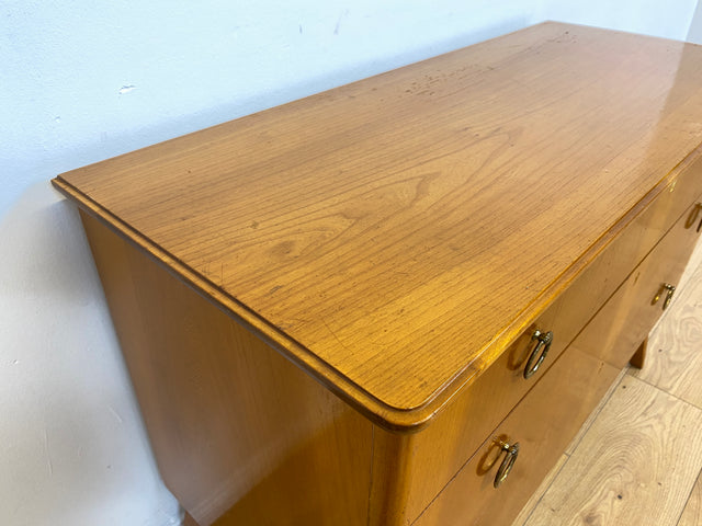 WMK # Formschöne und geräumige skandinavische 50er Jahre Kommode aus vollem Holz mit Schubladen und hübschen Messinggriffen # Sideboard Schubladenkommode Wäschekommode Schrank Mid-Century Vintage 60er