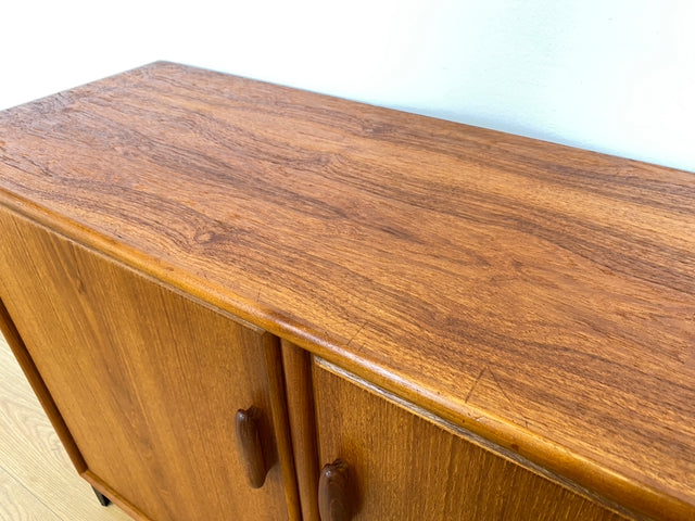 WMK # Zeitlos schöne Kommode aus skandinavischem Möbelkorpus in Teakholz auf neuen Metallfüßen # Sideboard Wäschekommode Schuhschrank TV-Lowboard TV-Bank Danish Design Mid-Century Vintage Hairpin Teak