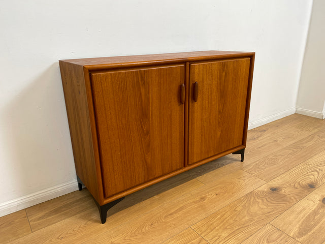 WMK # Zeitlos schöne Kommode aus skandinavischem Möbelkorpus in Teakholz auf neuen Metallfüßen # Sideboard Wäschekommode Schuhschrank TV-Lowboard TV-Bank Danish Design Mid-Century Vintage Hairpin Teak