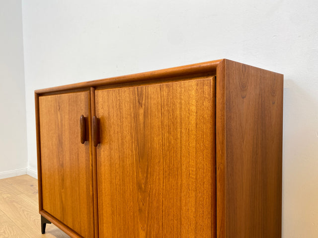 WMK # Zeitlos schöne Kommode aus skandinavischem Möbelkorpus in Teakholz auf neuen Metallfüßen # Sideboard Wäschekommode Schuhschrank TV-Lowboard TV-Bank Danish Design Mid-Century Vintage Hairpin Teak