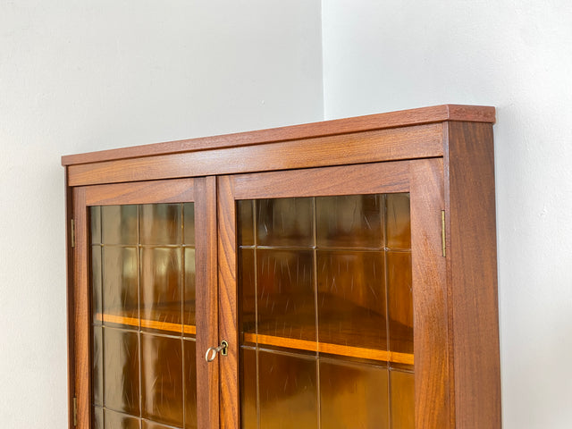 WMK I Stilvolle skandinavische Mid-Century Eckvitrine in Teakholz I Eckschrank Eckkommode Highboard Schrank Kommode Bücherschrank Eckregal Geschirrschrank Danish Design Vintage Teak Bayern NRW Bremen