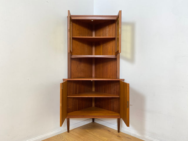 WMK I Stilvolle skandinavische Mid-Century Eckvitrine in Teakholz I Eckschrank Eckkommode Highboard Schrank Kommode Bücherschrank Eckregal Geschirrschrank Danish Design Vintage Teak Bayern NRW Bremen