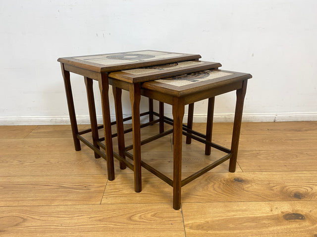 WMK I Stilvoller skandinavischer 3-in-1 Satztisch aus Eichenholz mit kunstvollen Fliesen I Couchtisch Wohnzimmertisch Fliesentisch Beistelltisch Danish Design Mid-Century Vintage Berlin Zossen München