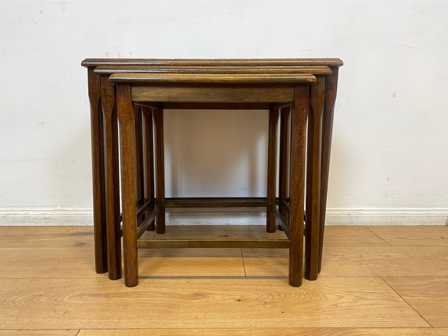 WMK I Stilvoller skandinavischer 3-in-1 Satztisch aus Eichenholz mit kunstvollen Fliesen I Couchtisch Wohnzimmertisch Fliesentisch Beistelltisch Danish Design Mid-Century Vintage Berlin Zossen München