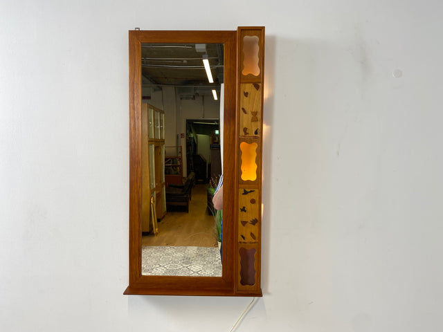 WMK I Einzigartiger skandinavischer 60er Jahre Wandspiegel aus Teakholz mit stimmungsvoller Beleuchtung I Spiegel Flurspiegel Garderobe Danish Design Vintage Mid-Century Teak Berlin Hamburg Frankfurt