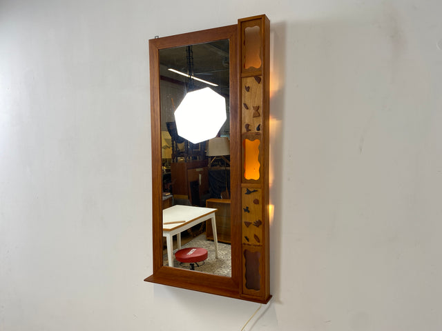 WMK I Einzigartiger skandinavischer 60er Jahre Wandspiegel aus Teakholz mit stimmungsvoller Beleuchtung I Spiegel Flurspiegel Garderobe Danish Design Vintage Mid-Century Teak Berlin Hamburg Frankfurt