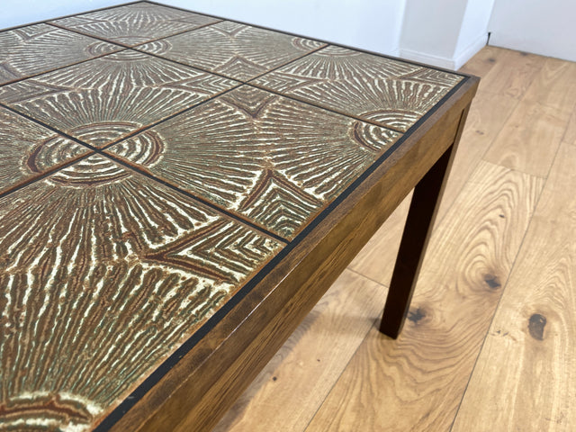 WMK Stilvoller & sehr gut erhaltener skandinavischer Couchtisch in Palisander mit kunstvoll gestalteten Fliesen # Wohnzimmertisch Fliesentisch Coffee Table Danish Design Mid-Century Vintage 60er 70er