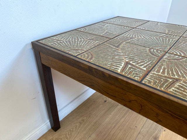 WMK Stilvoller & sehr gut erhaltener skandinavischer Couchtisch in Palisander mit kunstvoll gestalteten Fliesen # Wohnzimmertisch Fliesentisch Coffee Table Danish Design Mid-Century Vintage 60er 70er