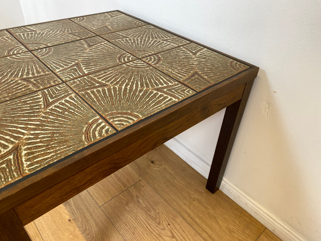 WMK Stilvoller & sehr gut erhaltener skandinavischer Couchtisch in Palisander mit kunstvoll gestalteten Fliesen # Wohnzimmertisch Fliesentisch Coffee Table Danish Design Mid-Century Vintage 60er 70er