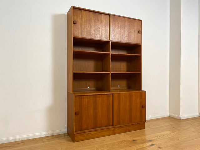 WMK I Stilvoller skandinavischer Designer Bücherschrank von Domino Møbler in Teakholz mit Schiebetür I Bücherregal Regal Highboard Sideboard Kommode Danish Design Mid-Century Vintage Teak Hamburg Köln