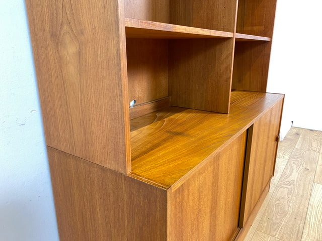 WMK I Stilvoller skandinavischer Designer Bücherschrank von Domino Møbler in Teakholz mit Schiebetür I Bücherregal Regal Highboard Sideboard Kommode Danish Design Mid-Century Vintage Teak Hamburg Köln