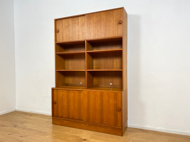 WMK I Stilvoller skandinavischer Designer Bücherschrank von Domino Møbler in Teakholz mit Schiebetür I Bücherregal Regal Highboard Sideboard Kommode Danish Design Mid-Century Vintage Teak Hamburg Köln