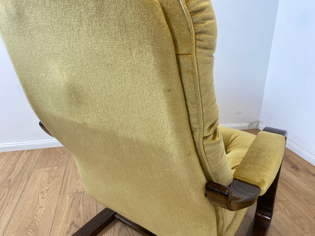 WMK 1/3 Formschöner, äußerst bequemer & sehr gut erhaltener skandinavischer Freisschwinger mit gestepptem Samtbezug # Sessel Lesesessel Relaxsessel Easy Chair Fernsehsessel Samt Vintage 70er Retro