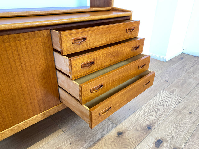 WMK # Stilvoller skandinavischer Mid-Century Bücherschrank / Sekretär in Teakholz mit ausziehbare Schreibfläche und Schiebetür # Bücherregal Regal Highboard Sideboard Kommod Danish Design Vintage 60er