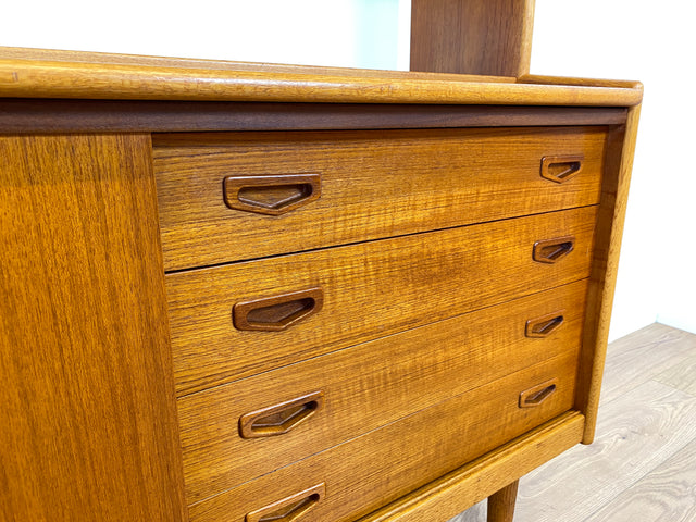 WMK # Stilvoller skandinavischer Mid-Century Bücherschrank / Sekretär in Teakholz mit ausziehbare Schreibfläche und Schiebetür # Bücherregal Regal Highboard Sideboard Kommod Danish Design Vintage 60er