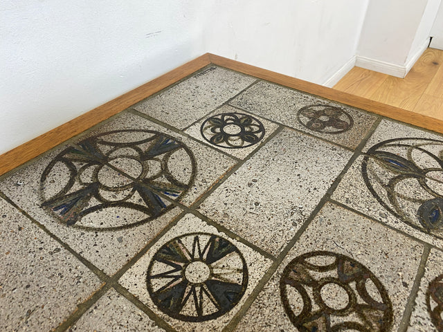 WMK I Schöner skandinavischer Mid-Century Couchtisch I Teakholz mit kunstvollen Fliesen I Tisch Wohnzimmertisch Beistelltisch Fliesentisch Coffee Table Vintage Danish Design Teak Berlin Lübeck Kassel