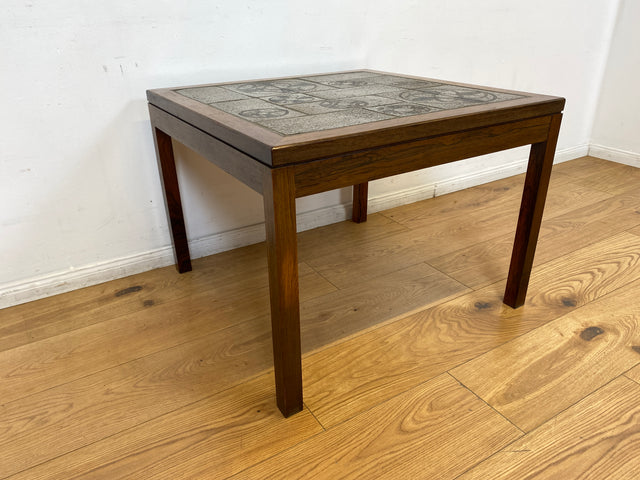 WMK I Schöner skandinavischer Mid-Century Couchtisch I Teakholz mit kunstvollen Fliesen I Tisch Wohnzimmertisch Beistelltisch Fliesentisch Coffee Table Vintage Danish Design Teak Berlin Lübeck Kassel