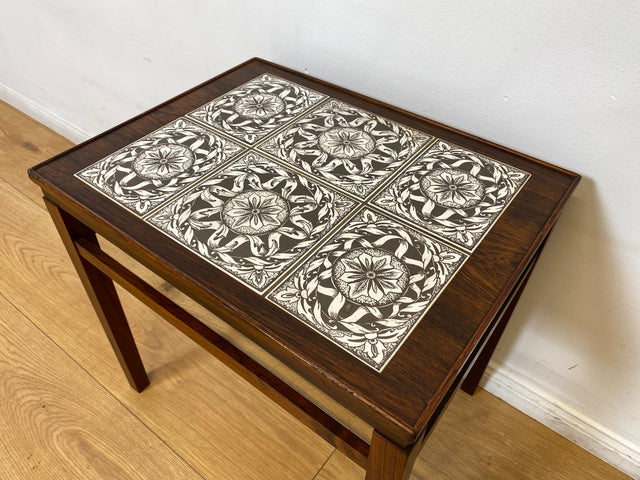 WMK I Edler skandinavischer Mid-Century Couchtisch aus Palisander mit kunstvollen Fliesen I Tisch Wohnzimmertisch Beistelltisch Fliesentisch Coffee Table Vintage Danish Design Berlin Lübeck Kassel