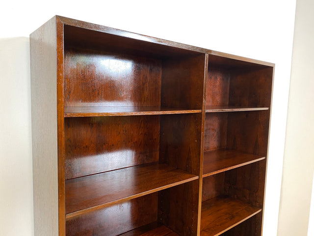 WMK I Stilvoller skandinavischer Mid-Century Designer Bücherschrank by Omann Junior in Palisander m. verstell. Regalböden I Bücherregal Regal Highboard Sideboard Schrank Rosewood Danish Design Vintage