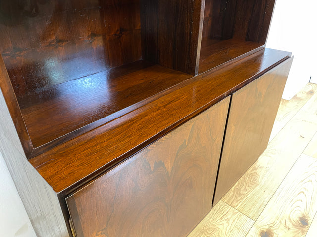 WMK I Stilvoller skandinavischer Mid-Century Designer Bücherschrank by Omann Junior in Palisander m. verstell. Regalböden I Bücherregal Regal Highboard Sideboard Schrank Rosewood Danish Design Vintage