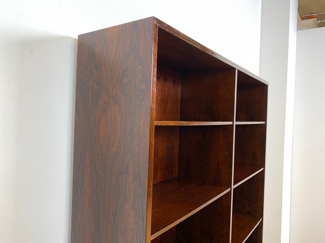 WMK I Stilvoller skandinavischer Mid-Century Designer Bücherschrank by Omann Junior in Palisander m. verstell. Regalböden I Bücherregal Regal Highboard Sideboard Schrank Rosewood Danish Design Vintage