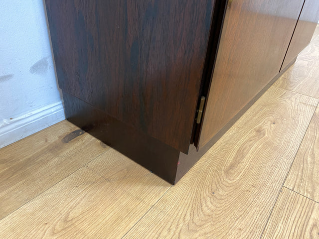 WMK I Stilvoller skandinavischer Mid-Century Designer Bücherschrank by Omann Junior in Palisander m. verstell. Regalböden I Bücherregal Regal Highboard Sideboard Schrank Rosewood Danish Design Vintage