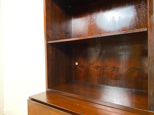 WMK I Stilvoller skandinavischer Mid-Century Designer Bücherschrank by Omann Junior in Palisander m. verstell. Regalböden I Bücherregal Regal Highboard Sideboard Schrank Rosewood Danish Design Vintage