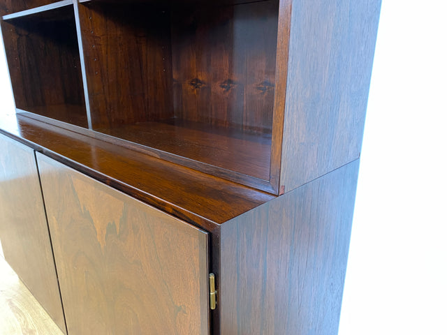 WMK I Stilvoller skandinavischer Mid-Century Designer Bücherschrank by Omann Junior in Palisander m. verstell. Regalböden I Bücherregal Regal Highboard Sideboard Schrank Rosewood Danish Design Vintage