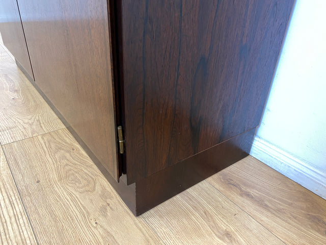 WMK I Stilvoller skandinavischer Mid-Century Designer Bücherschrank by Omann Junior in Palisander m. verstell. Regalböden I Bücherregal Regal Highboard Sideboard Schrank Rosewood Danish Design Vintage
