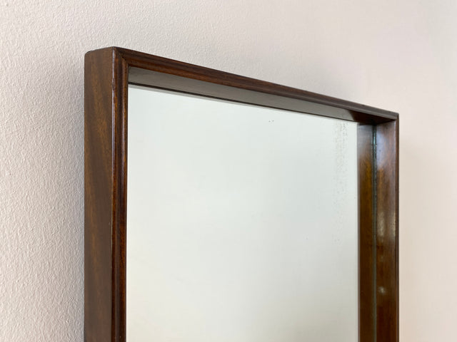 WMK I Stilvoller skandinavischer Mid-Century Designer Wandspiegel von Jørgen Christensen Snedkeri mit dunkelbraunem Nussbaum Holzrahmen I Spiegel Holzspiegel Flurgarderobe Danish Design Vintage Berlin