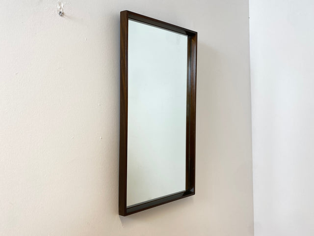 WMK I Stilvoller skandinavischer Mid-Century Designer Wandspiegel von Jørgen Christensen Snedkeri mit dunkelbraunem Nussbaum Holzrahmen I Spiegel Holzspiegel Flurgarderobe Danish Design Vintage Berlin