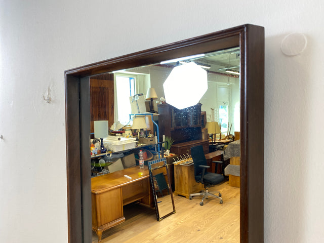 WMK I Stilvoller skandinavischer Mid-Century Designer Wandspiegel von Jørgen Christensen Snedkeri mit dunkelbraunem Nussbaum Holzrahmen I Spiegel Holzspiegel Flurgarderobe Danish Design Vintage Berlin