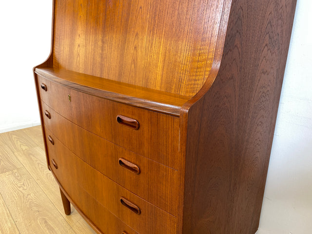 WMK # Stilvoller skandinavischer Mid-Century Designersekretär von Poul M. Jessen in Teakholz mit edlen Holzgriffen # Sekretär Schreibtisch Desk Danish Design Vintage Teak 60er PMJ Berlin Hamburg Köln