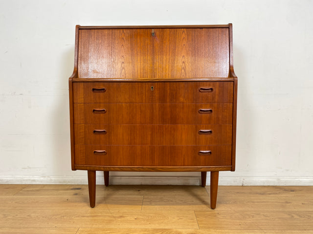 WMK # Stilvoller skandinavischer Mid-Century Designersekretär von Poul M. Jessen in Teakholz mit edlen Holzgriffen # Sekretär Schreibtisch Desk Danish Design Vintage Teak 60er PMJ Berlin Hamburg Köln