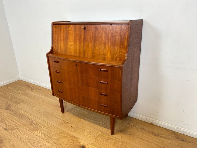WMK # Stilvoller skandinavischer Mid-Century Designersekretär von Poul M. Jessen in Teakholz mit edlen Holzgriffen # Sekretär Schreibtisch Desk Danish Design Vintage Teak 60er PMJ Berlin Hamburg Köln