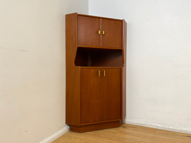 WMK I Minimalistischer und besonders gut erhaltener skandinavischer Mid-Century Eckschrank in Teakholz I Eckkommode Highboard Schrank Wäsche Bücher Kommode Danish Design Vintage Berlin Bochum Passau