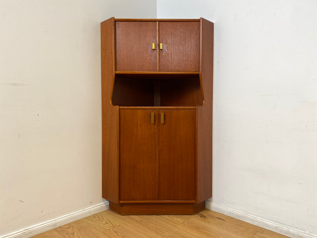 WMK I Minimalistischer und besonders gut erhaltener skandinavischer Mid-Century Eckschrank in Teakholz I Eckkommode Highboard Schrank Wäsche Bücher Kommode Danish Design Vintage Berlin Bochum Passau