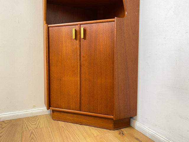 WMK I Minimalistischer und besonders gut erhaltener skandinavischer Mid-Century Eckschrank in Teakholz I Eckkommode Highboard Schrank Wäsche Bücher Kommode Danish Design Vintage Berlin Bochum Passau
