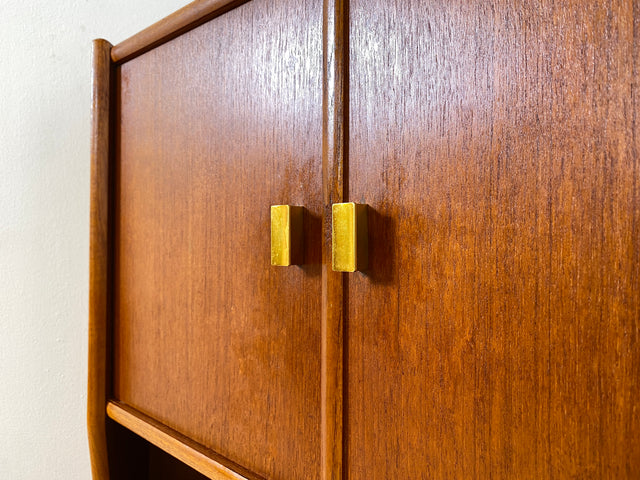 WMK I Minimalistischer und besonders gut erhaltener skandinavischer Mid-Century Eckschrank in Teakholz I Eckkommode Highboard Schrank Wäsche Bücher Kommode Danish Design Vintage Berlin Bochum Passau