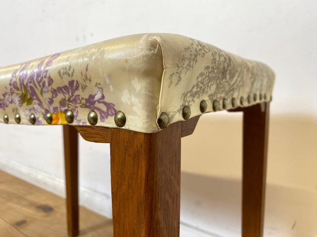 WMK I Wunderschöner skandinavischer Mid-Century Hocker mit hochwertigem floralem Bezug I Sitzhocker Fußhocker Sitz Schemel Taburett Blumenhocker Vintage 50er 60er Berlin Essen Nürnberg Erfurt Bremen