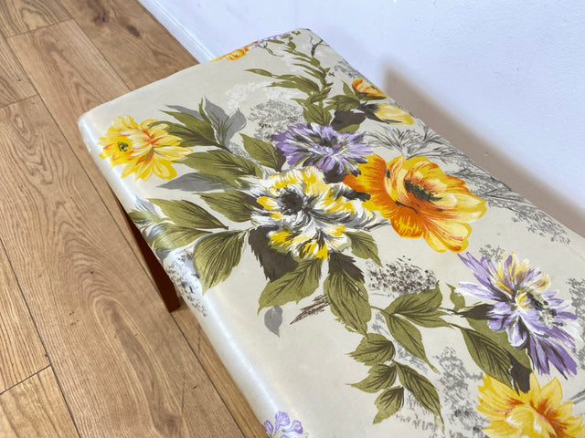 WMK I Wunderschöner skandinavischer Mid-Century Hocker mit hochwertigem floralem Bezug I Sitzhocker Fußhocker Sitz Schemel Taburett Blumenhocker Vintage 50er 60er Berlin Essen Nürnberg Erfurt Bremen