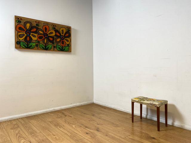 WMK I Wunderschöner skandinavischer Mid-Century Hocker mit hochwertigem floralem Bezug I Sitzhocker Fußhocker Sitz Schemel Taburett Blumenhocker Vintage 50er 60er Berlin Essen Nürnberg Erfurt Bremen