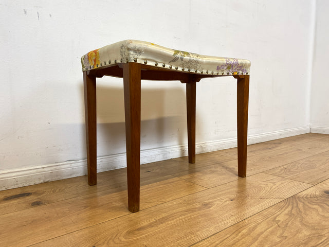 WMK I Wunderschöner skandinavischer Mid-Century Hocker mit hochwertigem floralem Bezug I Sitzhocker Fußhocker Sitz Schemel Taburett Blumenhocker Vintage 50er 60er Berlin Essen Nürnberg Erfurt Bremen