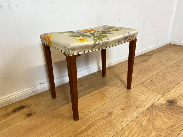 WMK I Wunderschöner skandinavischer Mid-Century Hocker mit hochwertigem floralem Bezug I Sitzhocker Fußhocker Sitz Schemel Taburett Blumenhocker Vintage 50er 60er Berlin Essen Nürnberg Erfurt Bremen