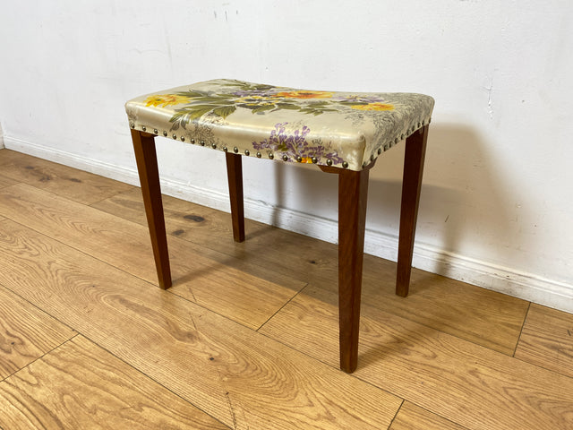 WMK I Wunderschöner skandinavischer Mid-Century Hocker mit hochwertigem floralem Bezug I Sitzhocker Fußhocker Sitz Schemel Taburett Blumenhocker Vintage 50er 60er Berlin Essen Nürnberg Erfurt Bremen