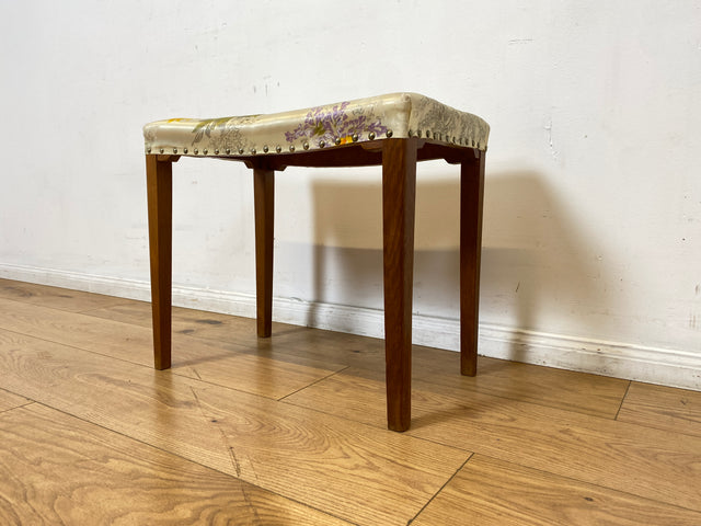 WMK I Wunderschöner skandinavischer Mid-Century Hocker mit hochwertigem floralem Bezug I Sitzhocker Fußhocker Sitz Schemel Taburett Blumenhocker Vintage 50er 60er Berlin Essen Nürnberg Erfurt Bremen