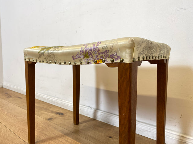 WMK I Wunderschöner skandinavischer Mid-Century Hocker mit hochwertigem floralem Bezug I Sitzhocker Fußhocker Sitz Schemel Taburett Blumenhocker Vintage 50er 60er Berlin Essen Nürnberg Erfurt Bremen