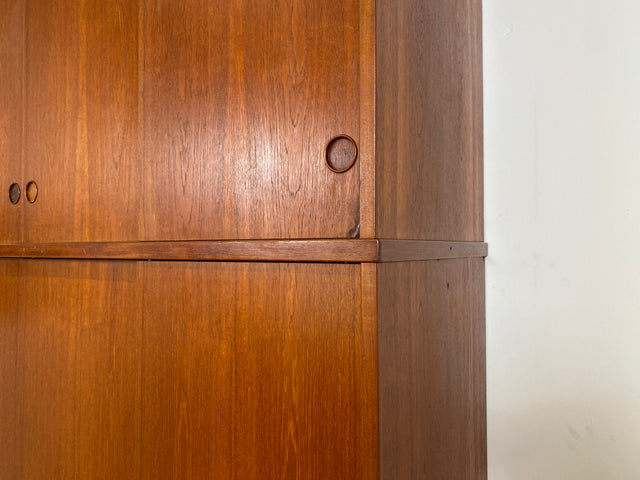 WMK # Stilvoller skandinavischer Mid-Century Kleiderschrank in Teakholz mit Aufsatz & Schiebetüren # Schrank Schlafzimmerschrank Wäscheschrank Wardrobe Danish Design Vintage Teak Berlin Hamburg Köln