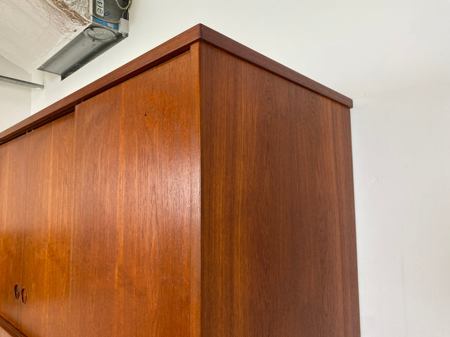WMK # Stilvoller skandinavischer Mid-Century Kleiderschrank in Teakholz mit Aufsatz & Schiebetüren # Schrank Schlafzimmerschrank Wäscheschrank Wardrobe Danish Design Vintage Teak Berlin Hamburg Köln